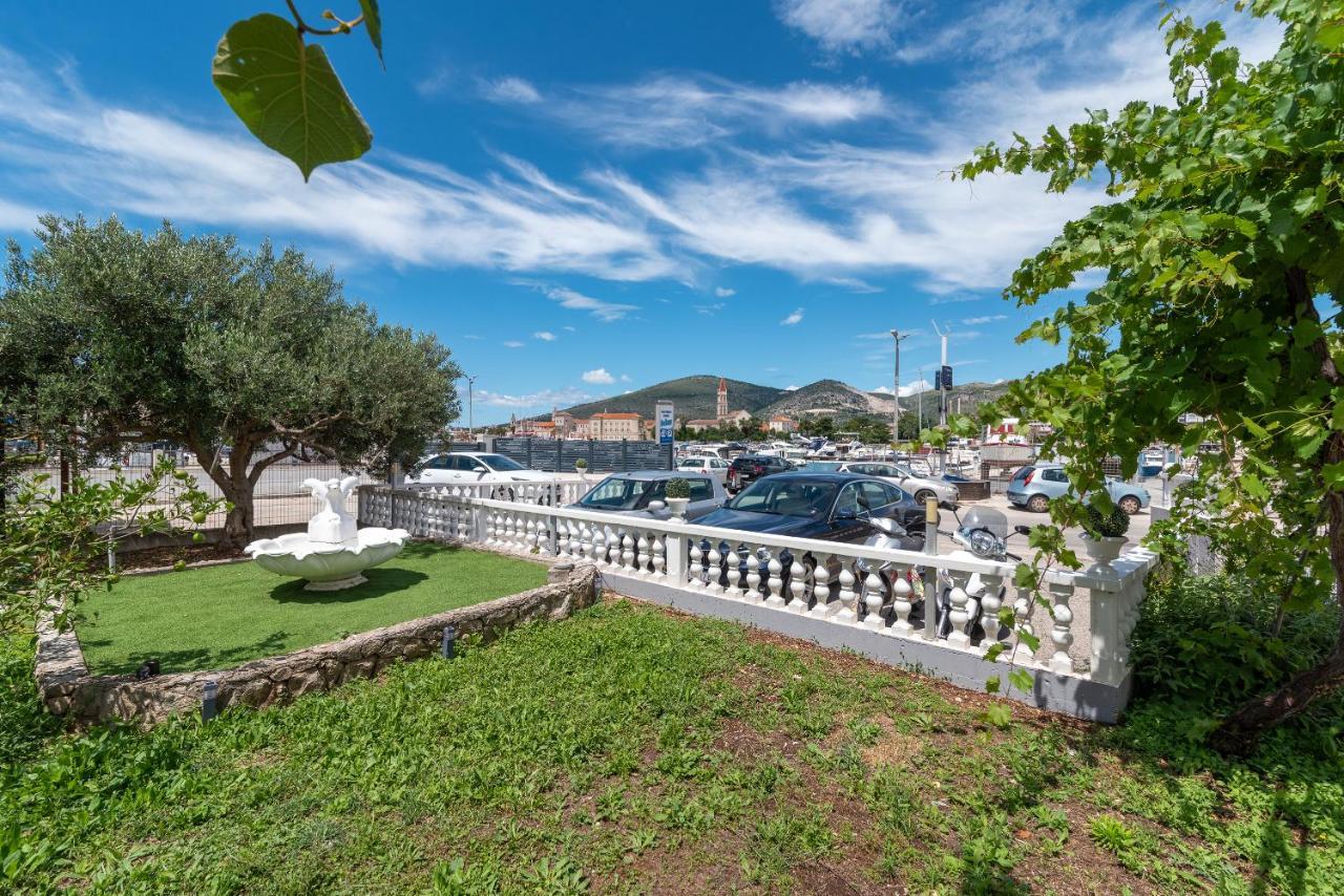 Apartments Bozan Trogir Exterior photo