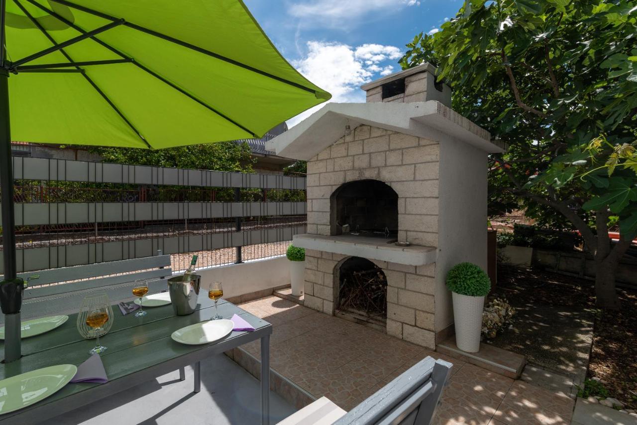 Apartments Bozan Trogir Exterior photo