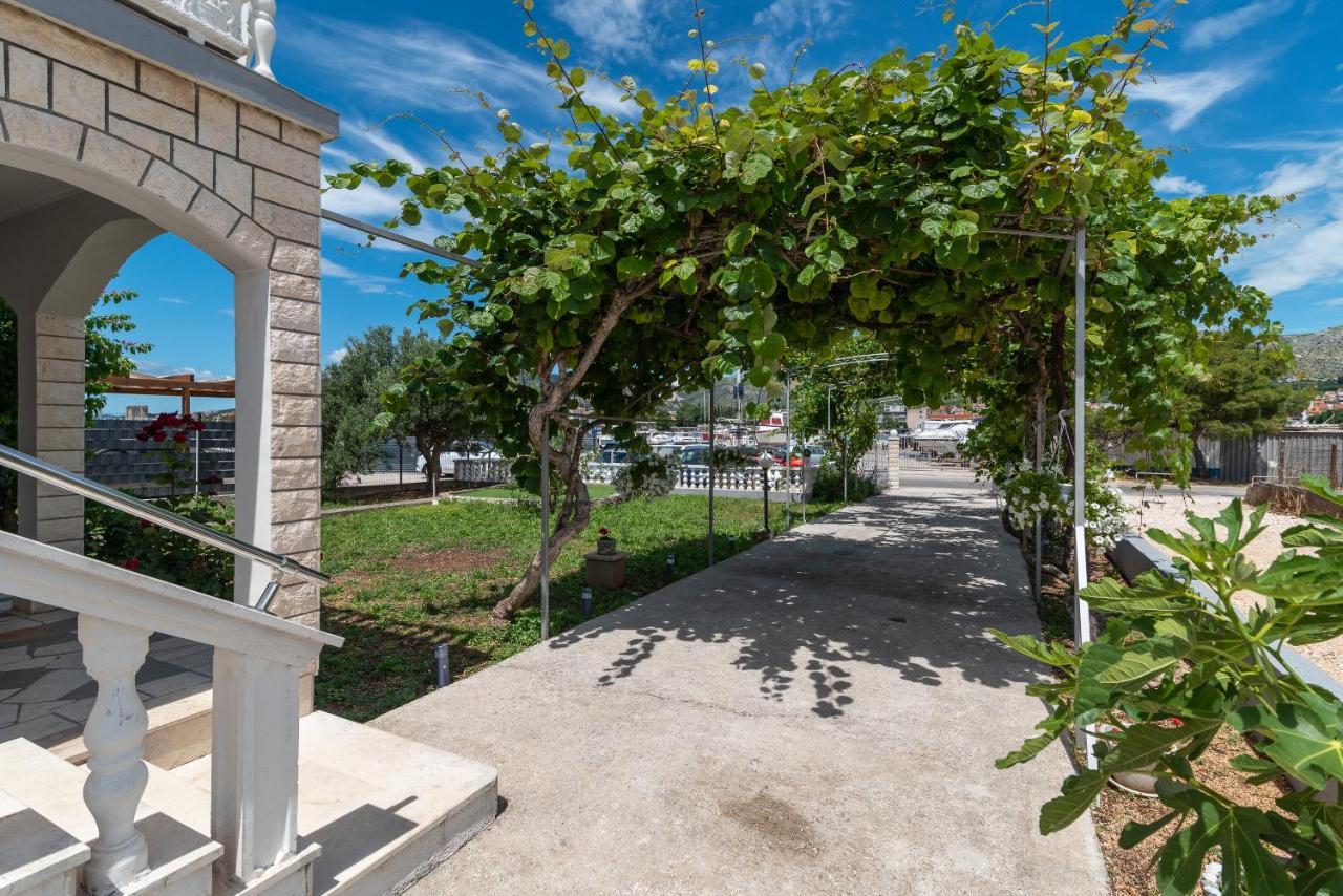 Apartments Bozan Trogir Exterior photo