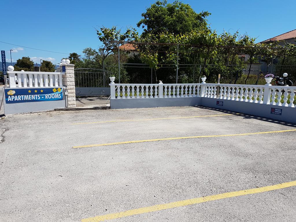 Apartments Bozan Trogir Exterior photo